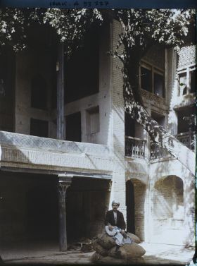 Image représentant La cour d'une vieille demeure