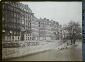 Image représentant Le quai d'Orléans depuis le pont Saint-Louis