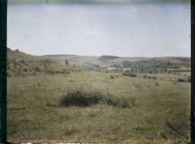 Image représentant France, St Rémy, Vue panoramique s/ le Village et, au sommet, tranchée de Colonne