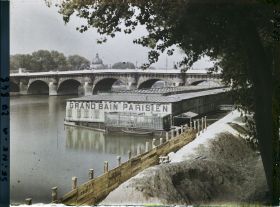 Image représentant Grand Bain parisien, le Pont-Neuf et l'Institut de France depuis la rive droite