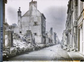 Image représentant La rue Cérès, au fond la place Royale avec la statue de Louis XV