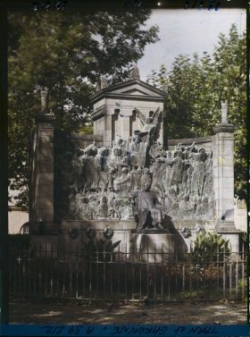 Image représentant Le monument à Ingres, promenade des Carmes