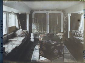 Image représentant L'Exposition des arts décoratifs, Péniche Poiret, Salon, pour présentation création Maison Martine