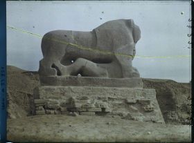 Image représentant Le lion dévorant un homme terrassé