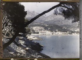 Image représentant Panorama du littoral menant vers Menton, vu depuis la promenade du cap Martin