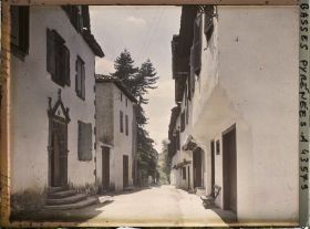 Image représentant France, La Bastide - Clairence, Vieilles Maisons : la 1ere à gauche une ancienne Synagogue