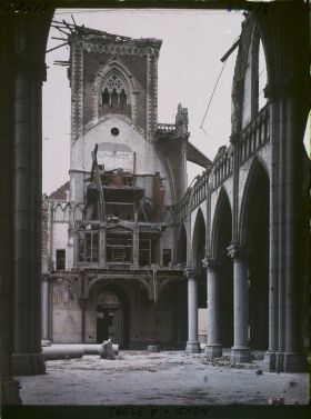 Image représentant France, Armentières, La nef et le Clocher de l'Eglise St Waast