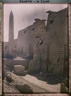 Image représentant Entrée sud-ouest du Temple d'Amon, vue de droite
