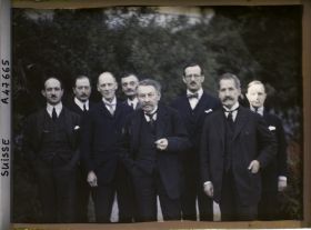 Image représentant Accords de Locarno, la délégation française ((au centre, de gauche à droite, M. Fromageot, M. Briand, M. Berthelot)