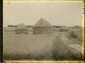 Image représentant Ile de France, Bouffémont, Meules de blé sur Champ