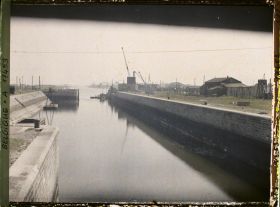 Image représentant Belgique, Zee Brugge, Le Chenal, vue prise de l'écluse vers Bruges