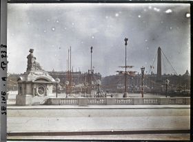 Image représentant La place de la Concorde décorée pour les fêtes de la Victoire des 13 et 14 juillet