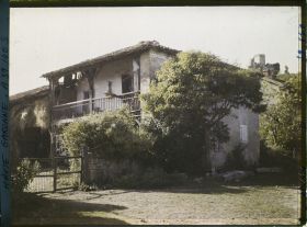 Image représentant Une vieille maison dans le Village