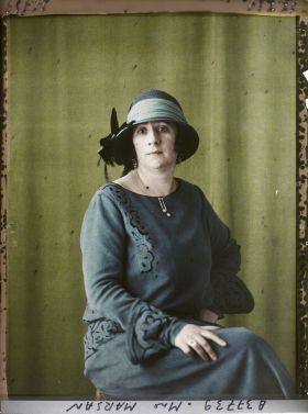 Image représentant https://musee-albert-kahn.s-museum.fr/home/NWQ2OTAwYzNmYjZlZTk1ZWQwODJmMjY4L2dlbmVyaWMtbm90aWNlLXRhYi9hdXRob3JpdHkvNjE3YTc5ZjVjZjhiODk2OGIzMzM3ZDIx/5d6900c3fb6ee95ed082f268/generic-notice-tab/authority/617a79ebcf8b8968b3337348 Madame Marsan