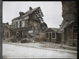 Image représentant France, Albert, L'Estaminet dans les ruines, route de Bapaume