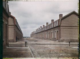 Image représentant France, Airon près de Lens, Corons des mines de Liévin - Maisons habitées rue Pascal