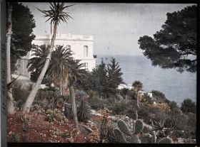 Image représentant La grande villa (qui prendra le nom de villa Zamir en 1930) surplombant la mer