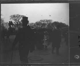 Image représentant Promeneurs sur Grand Army Plaza