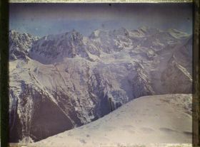 Image représentant Les Alpes, Vue prise de Brévent (2523m) Aiguille du Plan, aige du Midi, Mt Blanc du Taeul, Mt Maudit, Mt Blanc, Glacier des Bossons, Glacier de Taconaz.