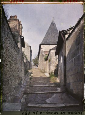 Image représentant L'allée du Cimetière qui monte vers les habitations troglodytes