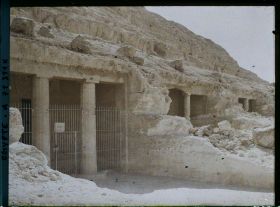 Image représentant Entrées des  null hypogées à colonnes  null protodoriques