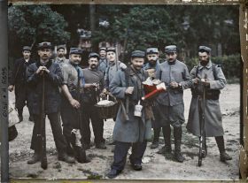 Image représentant Groupe de poilus du 98e aux Loges