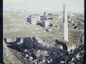 Image représentant Turquie, Biledjik, Ruines et groupe de maisons respectées