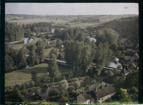 Image représentant L'Yonne, le canal du nIvernais vus de la terrasse du château