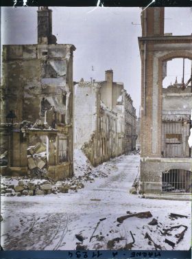 Image représentant Maisons en ruine à l'angle des rues Saint-Symphorien et des Cordeliers