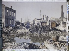 Image représentant Décombres d'une place (Place Fasculie)