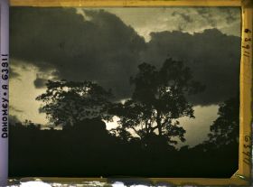 Image représentant Crépuscule ou orage sur la montagne de Dassa