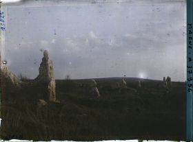 Image représentant France, Nauroy, Les ruines du Village vers le Mont Cornillet