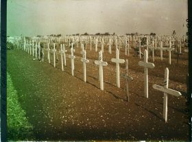 Image représentant France, N.D de Lorette, Le Cimetière, Aspect d'une allée