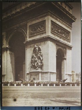 Image représentant Canons autour de l'Arc de Triomphe pour les fêtes de la Victoire des 13 et 14 juillet 1919