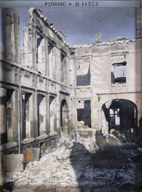 Image représentant Un bâtiment en ruine, rue de la Grue
