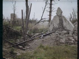 Image représentant France, Condé s/ Suippe, Défense en Ciment Armé, bords de la Suippe