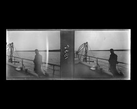 Image représentant Un passager chinois sur le pont supérieur du Kiang-Yu sur le Yangzijiang ("fleuve Bleu")
