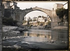 Image représentant Vieux pont [de Mostar] et bords de la Narenta