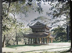 Image représentant Pagodon sur une hauteur de Long-chau aux environs du site bouddhique de Ninh-so'n