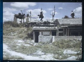 Image représentant France, Ste Marie a Py, La Gare, au 1er plan abris bétonnés