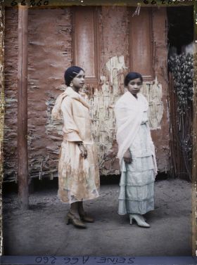 Image représentant L'Exposition Coloniale Internationale de 1931, deux danseuses hova