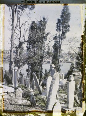 Image représentant Turquie, Constantinople- Eyoub, Petit Village d'Eyoub Cimetière d'Eyoub vers Galata