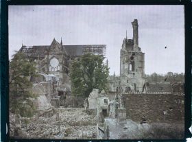 Image représentant Les abords de la cathédrale en ruines