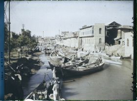 Image représentant Sur le canal dans l'ancien quartier portuaire d'Ashar