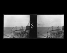 Image représentant Une chaloupe sur le pont supérieur