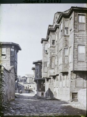 Image représentant Turquie, Constantinople, Maisons en bois dans le Vieux Stamboul