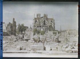 Image représentant France, Reims, Rue des Trois Raisinets, prise de la rue de Mâcon