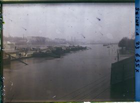 Image représentant La Seine en crue depuis le viaduc d'Auteuil (aujourd'hui pont du Garigliano)