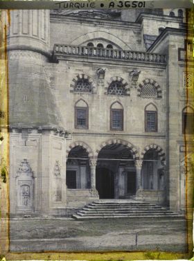 Image représentant L'entrée sud (façade extérieure) de Selimiye Camii (Grande Mosquée)