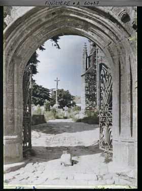 Image représentant Le portail du cimetière de l'église Saint-Thurien